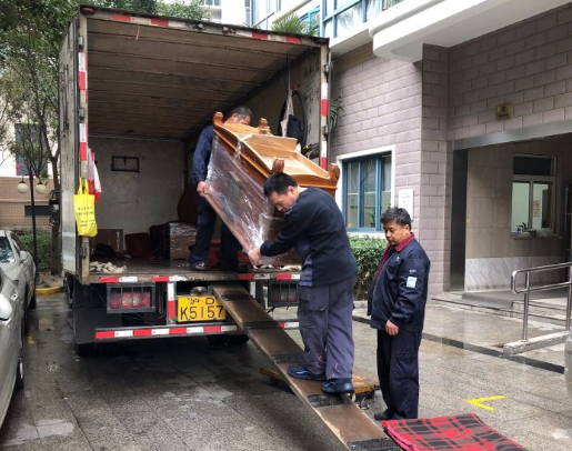 搬家公司一般是配备几名搬运人员？(图1)